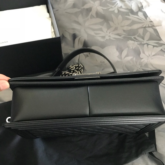 Chanel boy new medium w/ruthenium hardware - Picture 6 of 8